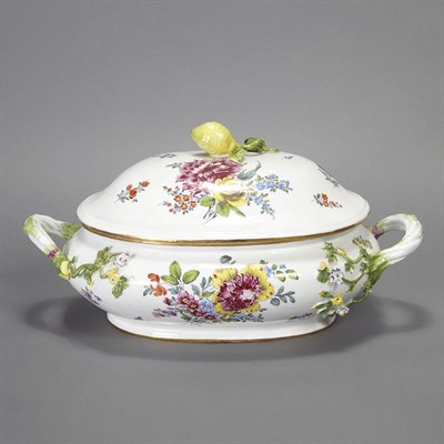 Lot 328 - Samson Porcelain Tureen and Cover Late...