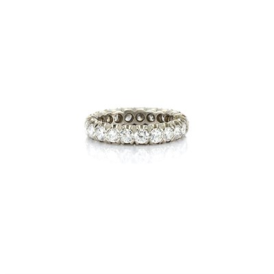 Lot 636 - Platinum and Diamond Band Ring