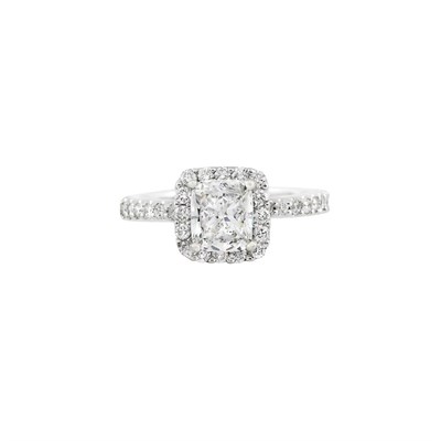 Lot 175 - White Gold and Diamond Ring