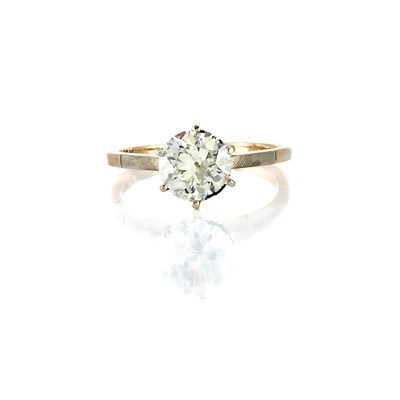 Lot 583 - Gold and Diamond Ring