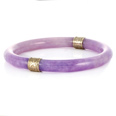 Lot 639 - Lavender Jade and Silver Bangle Bracelet