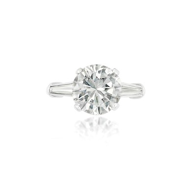 Lot 358 - Platinum and Diamond Ring