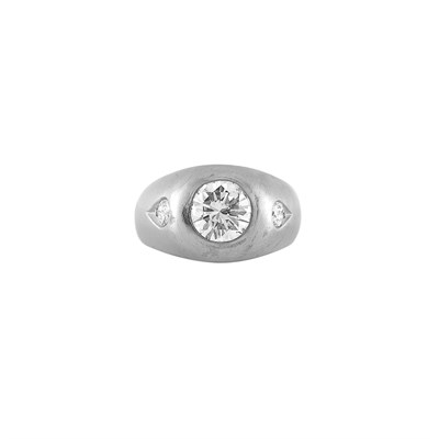 Lot 215 - Gentleman's White Gold and Diamond Gypsy Ring