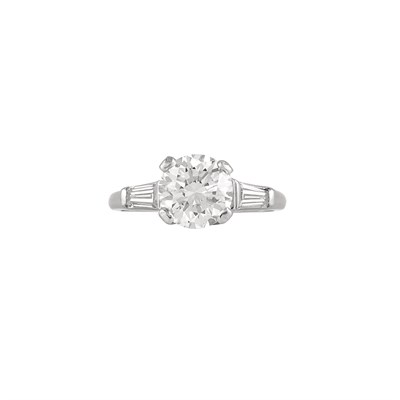 Lot 126 - Platinum and Diamond Ring