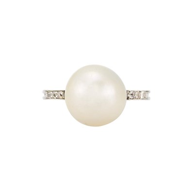 Lot 553 - Platinum, Freshwater Pearl and Diamond Ring