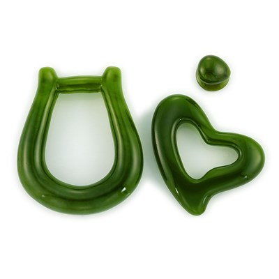 Lot 206 - Nephrite Jade Belt Buckle and Heart Pendant