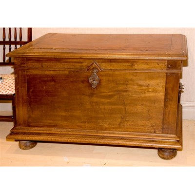 Lot 135 - William and Mary Walnut Blanket Chest Height...