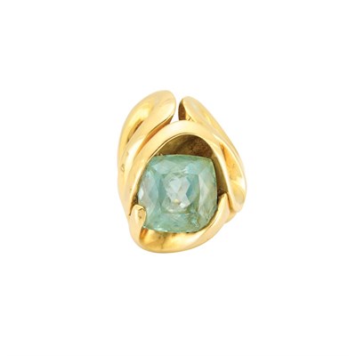 Lot 222 - Gold and Aquamarine Ring