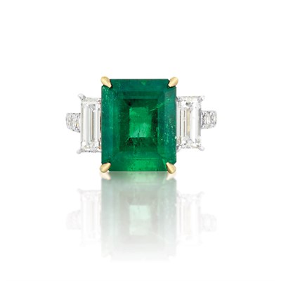 Lot 412 - Platinum, Gold, Emerald and Diamond Ring