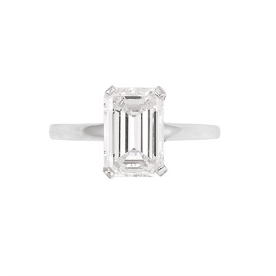 Lot 408 - White Gold and Diamond Ring