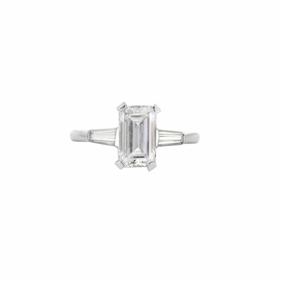 Lot 63 - Platinum and Diamond Ring