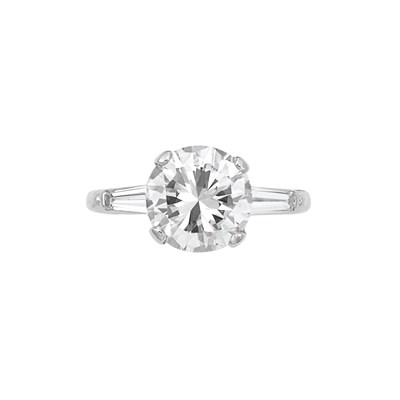 Lot 479 - Platinum and Diamond Ring