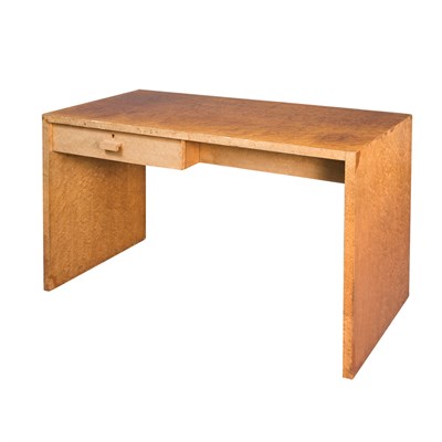 Lot 168 - Desk France, 20th century Maple Height 28 1/2...