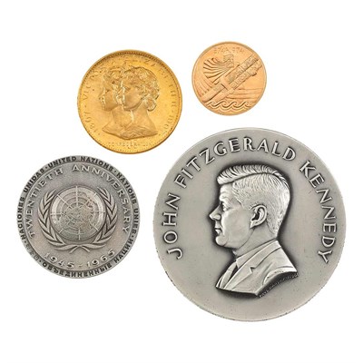 Lot 1135 - Coin and Medal Group Mixed lot of mainly...