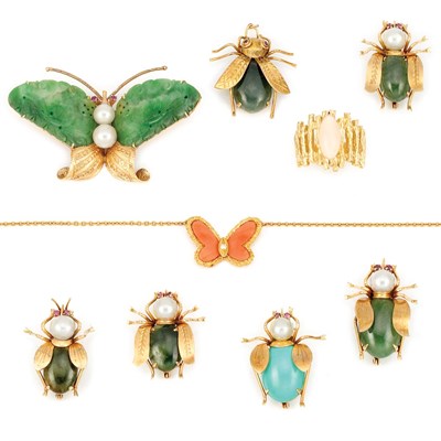 Lot 931 - Group of Gold and Hardstone Jewelry