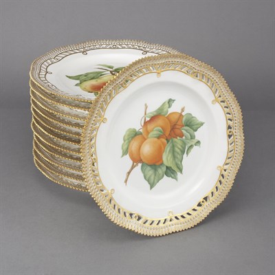 Lot 556 - Set of Twelve Royal Copenhagen Flora Danica...
