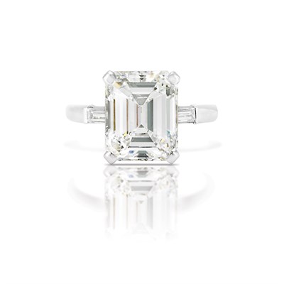 Lot 544 - Platinum and Diamond Ring