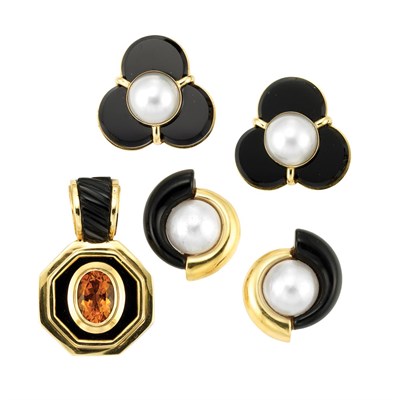 Lot 492 - Two Pairs of Gold, Mabe Pearl and Black Onyx Earclips and Citrine and Black Onyx Slide