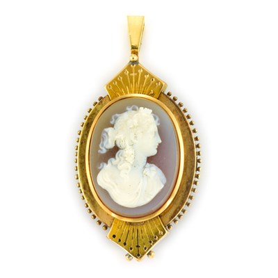 Lot 67 - Antique Gold and Hardstone Cameo Pendant-Brooch