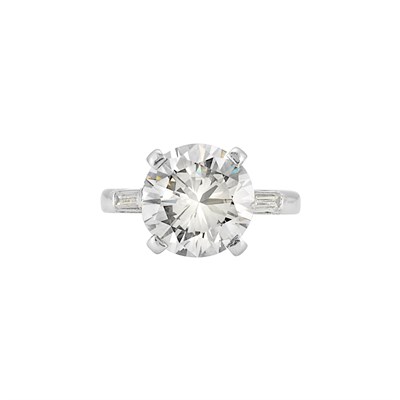 Lot 367 - Diamond Ring