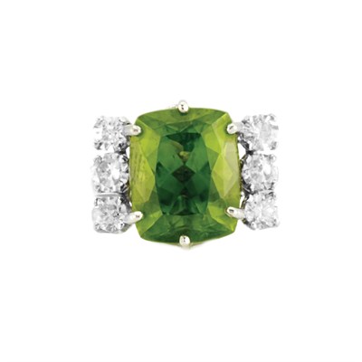 Lot 746 - White Gold, Peridot and Diamond Ring