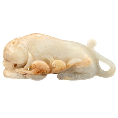 Lot 578 - Chinese White Jade Lion The recumbent figure...