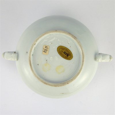 Lot 289 - Chinese Dehua Censer The bulbous body set on...