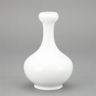 Lot 321 - Chinese Dehua Porcelain Vase 18th Century The...