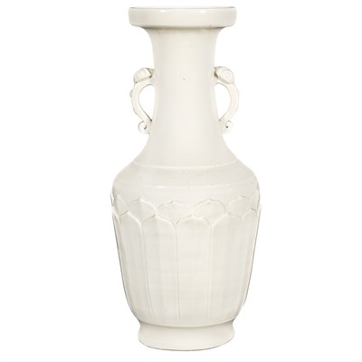 Lot 387 - Chinese Dehua Porcelain Vase 18th/19th Century...