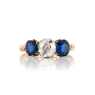 Lot 591 - Antique Gold, Diamond and Sapphire Ring