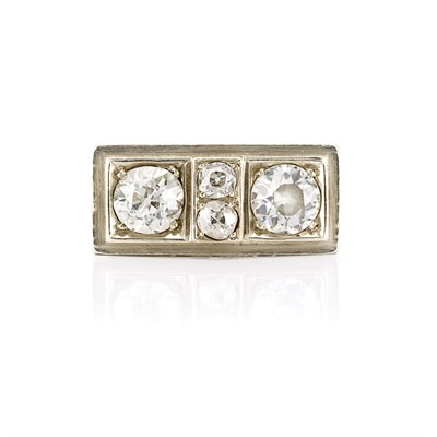Lot 234 - Gold and Diamond Ring