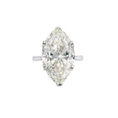 Lot 507 - Platinum and Diamond Ring
