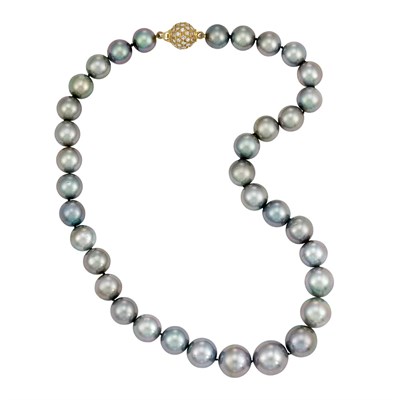 Lot 462 - Gray Cultured Pearl Necklace with Gold and Diamond Ball Clasp