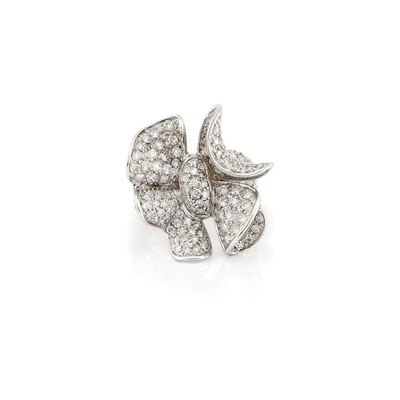 Lot 328 - White Gold and Diamond Bow Ring