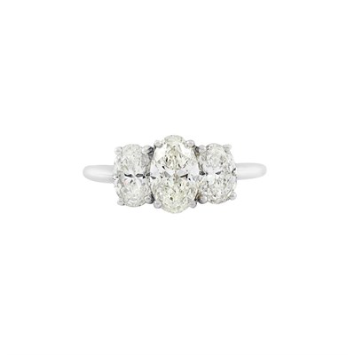 Lot 168 - Three Stone Diamond Ring
