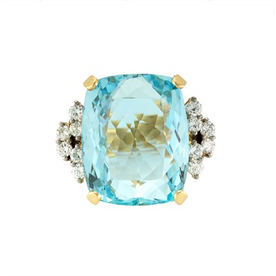 Lot 220 - Gold, Aquamarine and Diamond Ring