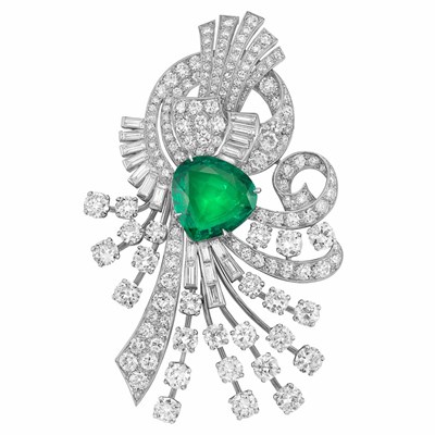 Lot 506 - Platinum, Emerald and Diamond Clip-Brooch, Yard