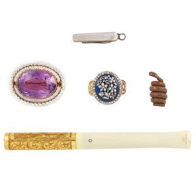 Lot 368 - Group of Antique Jewelry and Items