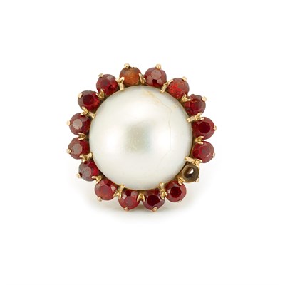 Lot 940 - Gold, Mabe Pearl and Garnet Ring