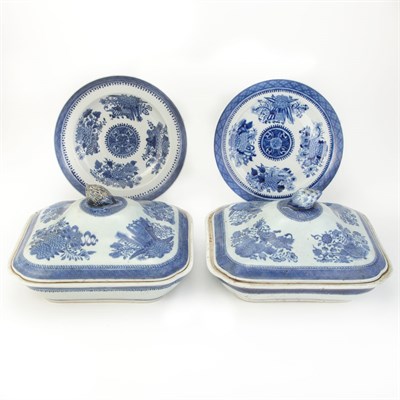 Lot 184 - Pair of Chinese Export Porcelain Blue Fitzhugh...