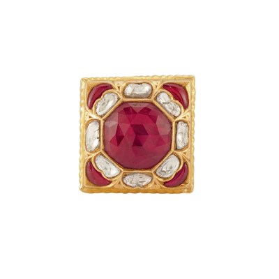 Lot 189 - Indian Gold, Foiled-Back Ruby and Diamond Ring