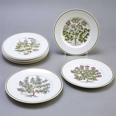 Lot 1609 - Set of Eight English Porcelain Dessert Plates...