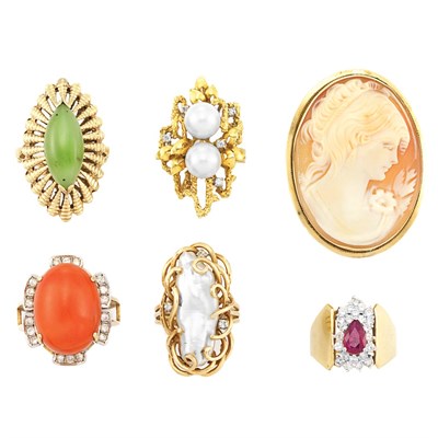 Lot 882 - Five Rings and Shell Cameo Brooch