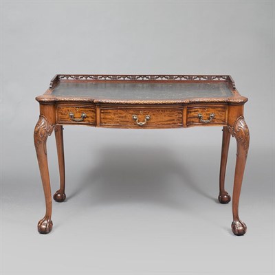 Lot 183 - Georgian Style Leather Inset Mahogany Desk...