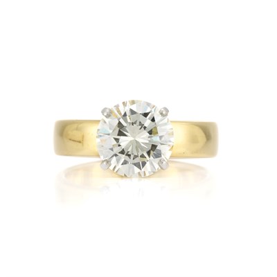 Lot 670 - Gold and Diamond Ring