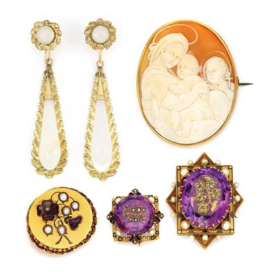 Lot 557 - Group of Antique Gold Jewelry