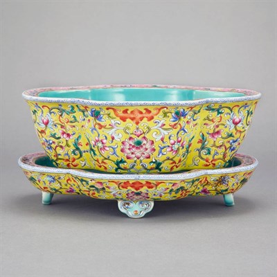 Lot 611 - Chinese Famille Rose Glazed Porcelain...