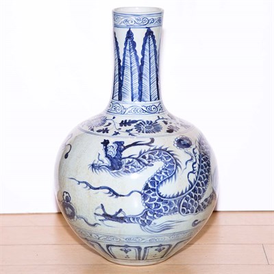 Lot 487 - Chinese Blue and White Porcelain Vase Height...