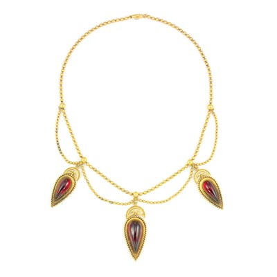 Lot 588 - Antique Gold and Foiled-Back Garnet Cabochon Swag Necklace
