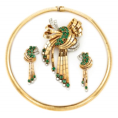 Lot 378 - Gold, Diamond and Emerald Clip-Brooch, Pair of Earclips and Necklace